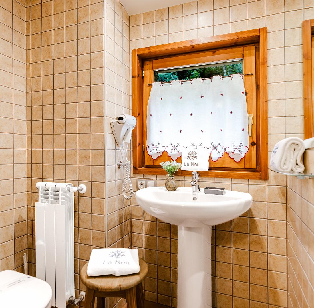 Apartament rústic vistes jardí
