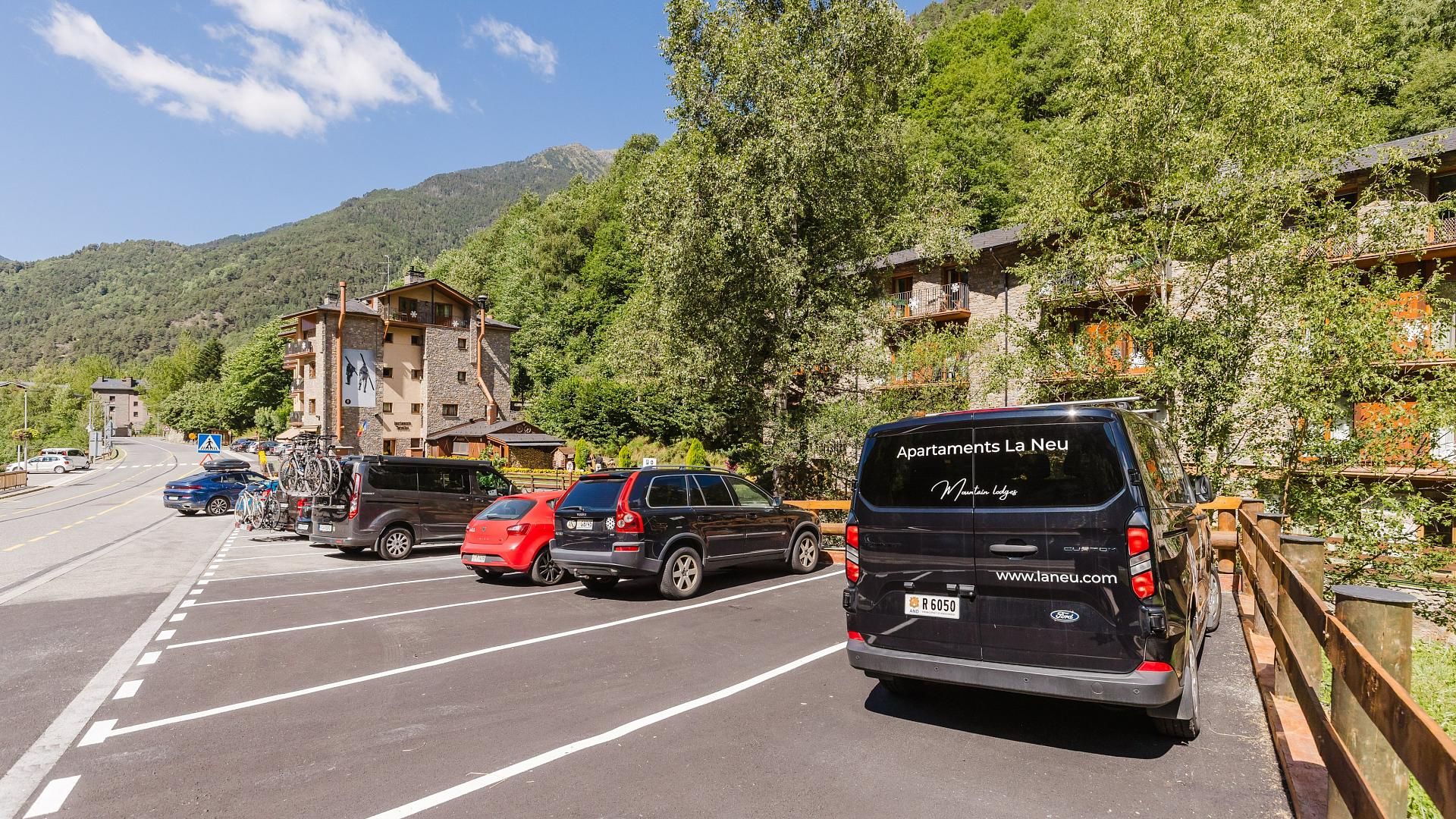 Estacionament convenient i gratuït al teu abast
