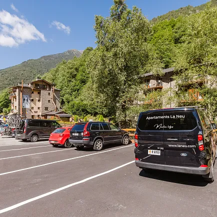 Estacionament convenient i gratuït al teu abast