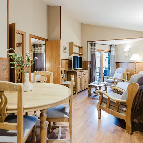 Apartament rústic vistes jardí