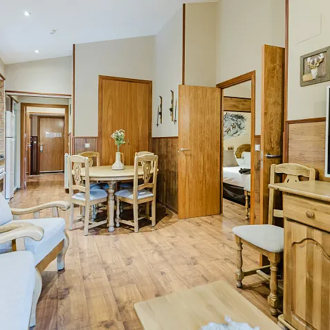 Apartament rústic vistes jardí