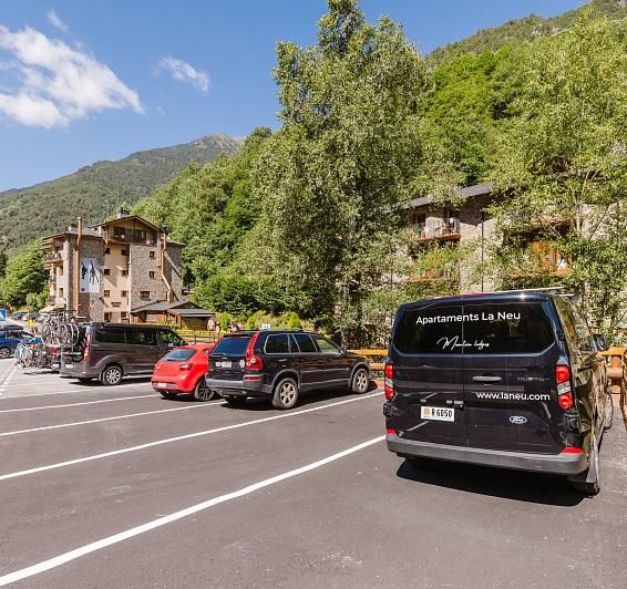 Estacionament convenient i gratuït al teu abast