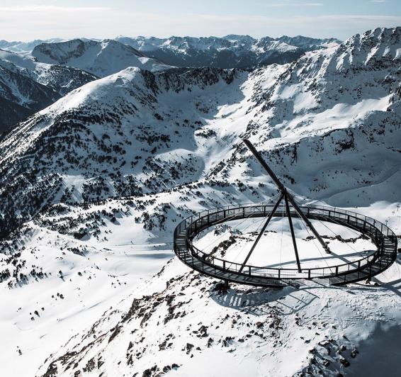 El Mirador de Tristaina vestido de blanco