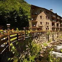 Image gallery at Apartaments La Neu-Mountain Lodges & Restaurant