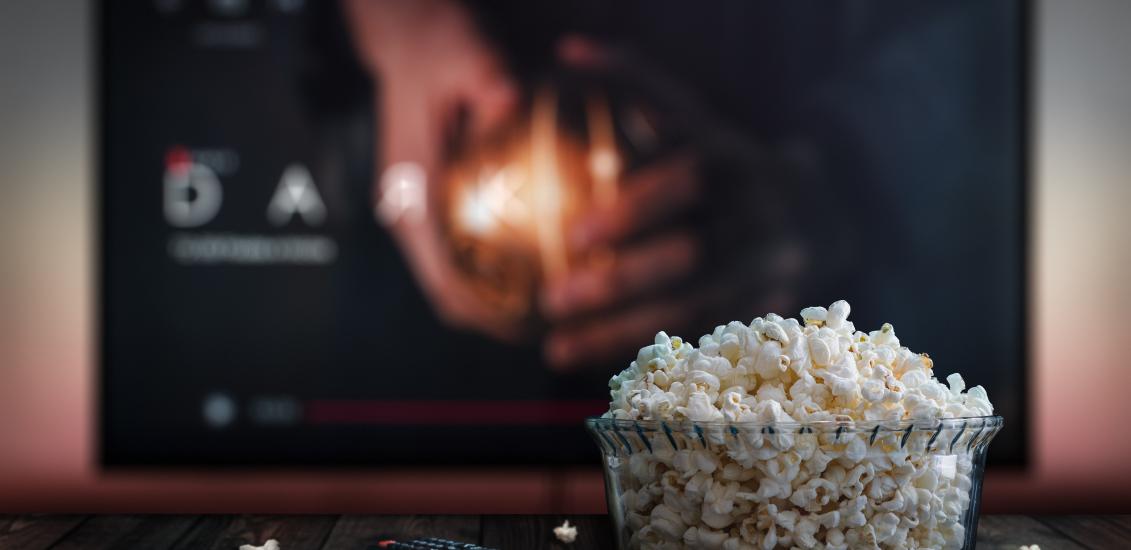 ¡Prepara unas palomitas y sumérgete en tus películas y series favoritas!