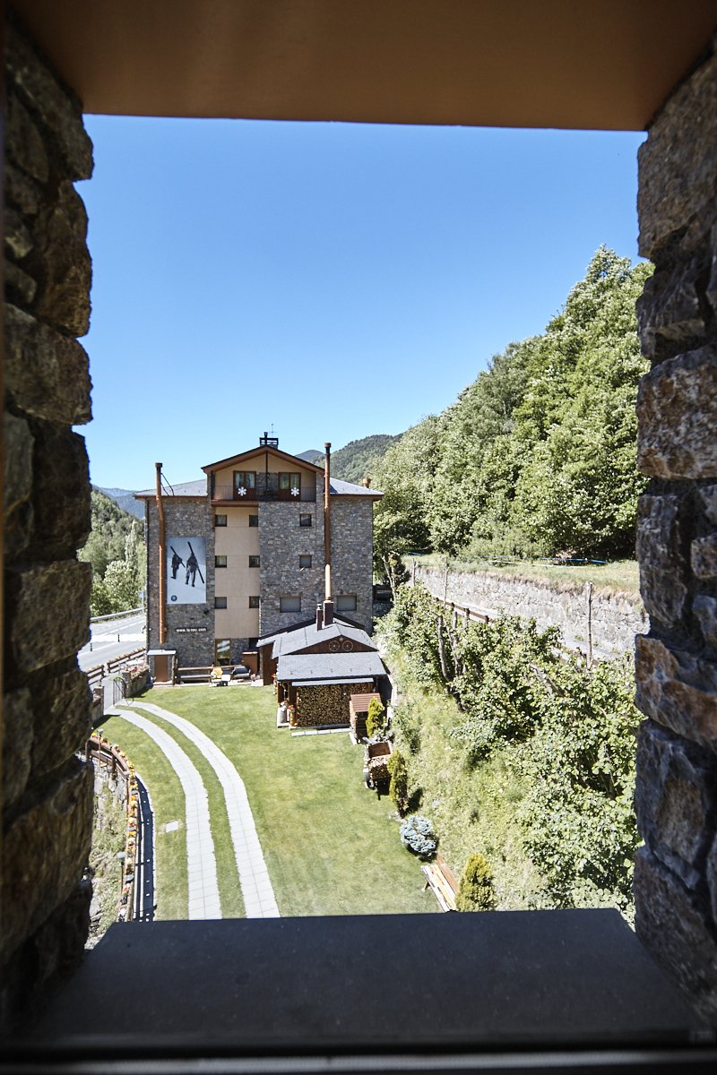 Apartament rústic vistes jardí