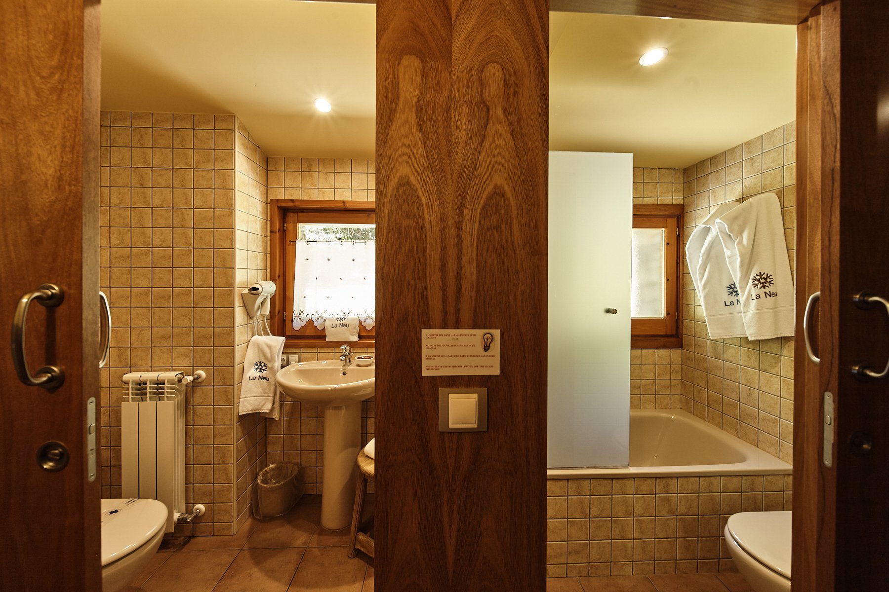 Apartament rústic vistes jardí